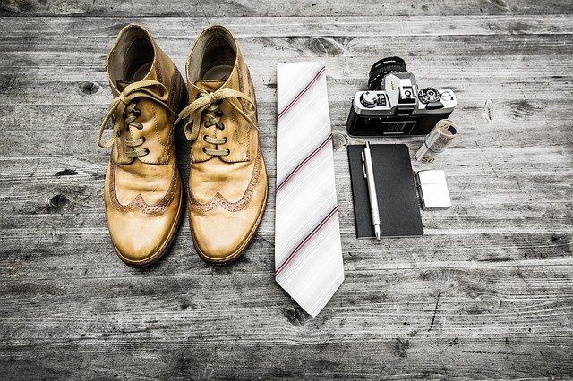boty, kravaty a peněženky